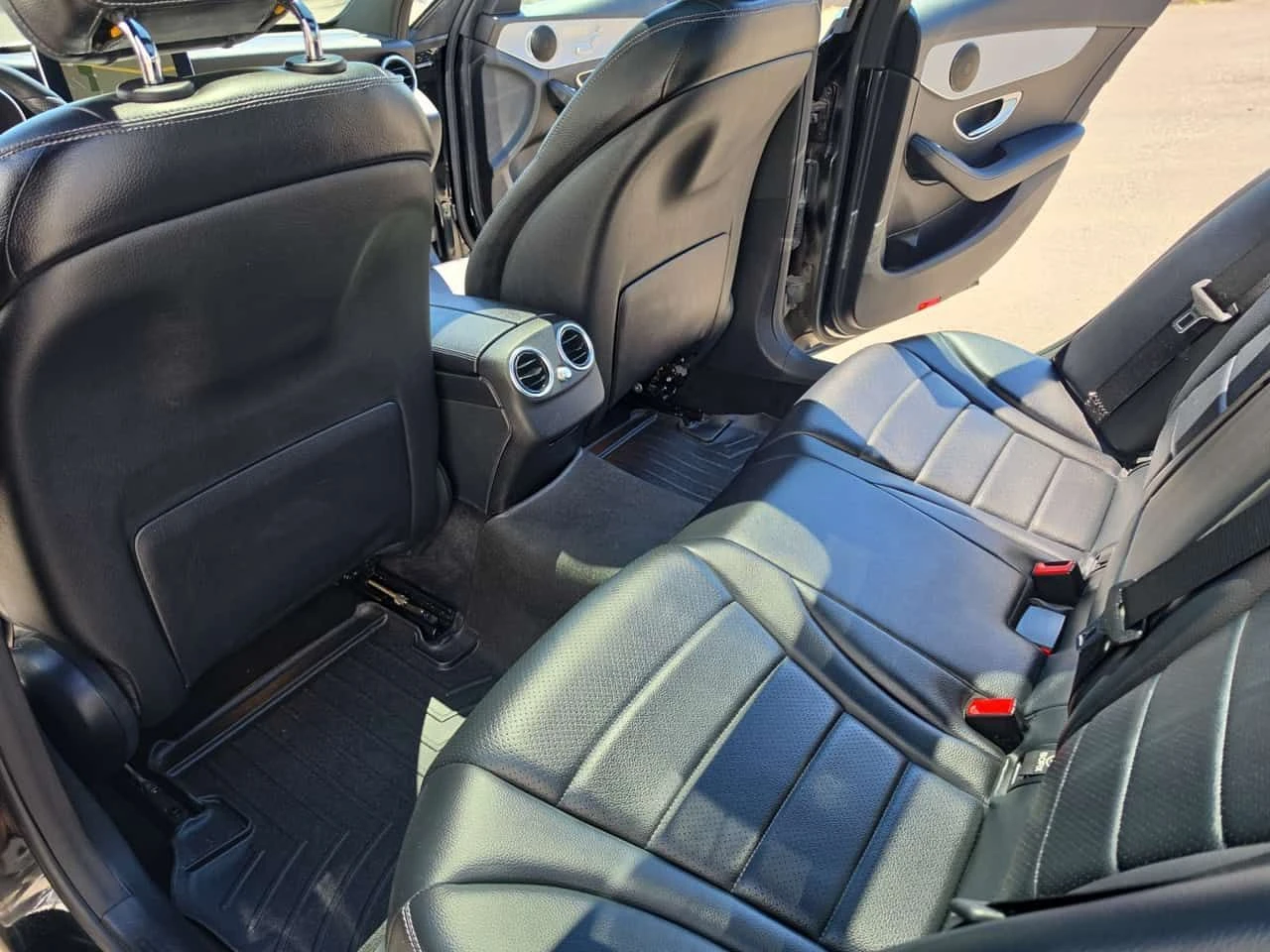 Mercedes-Benz C 300 * CARFAX * ЦЕНА ДО БГ, снимка 13 - Автомобили и джипове - 55036875