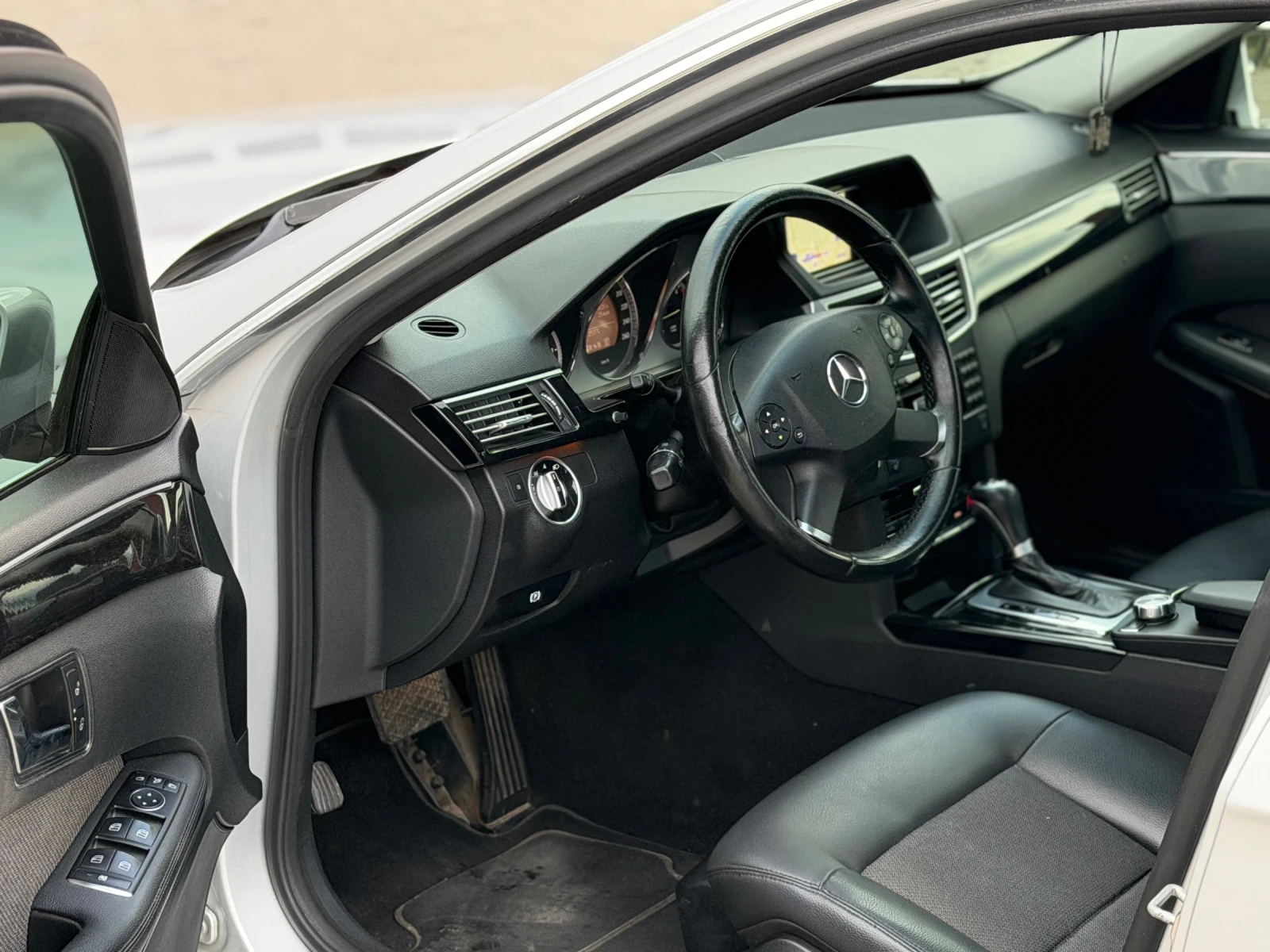 Mercedes-Benz E 220, снимка 13 - Автомобили и джипове - 55124367