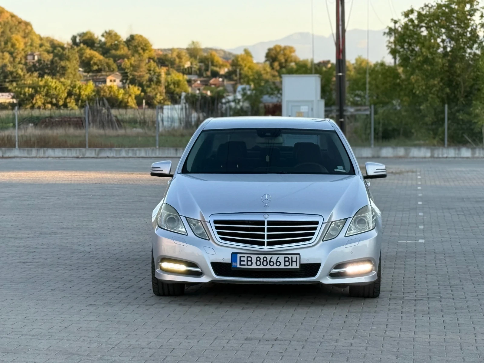 Mercedes-Benz E 220, снимка 3 - Автомобили и джипове - 55124367