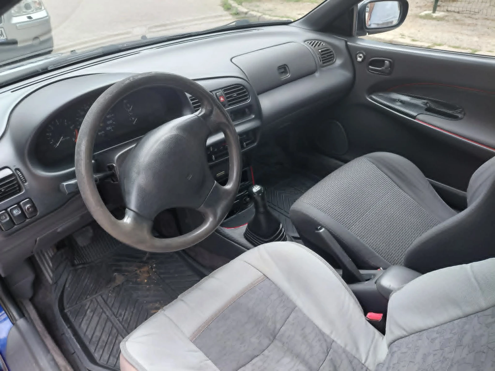 Mazda 323, снимка 7 - Автомобили и джипове - 55303891