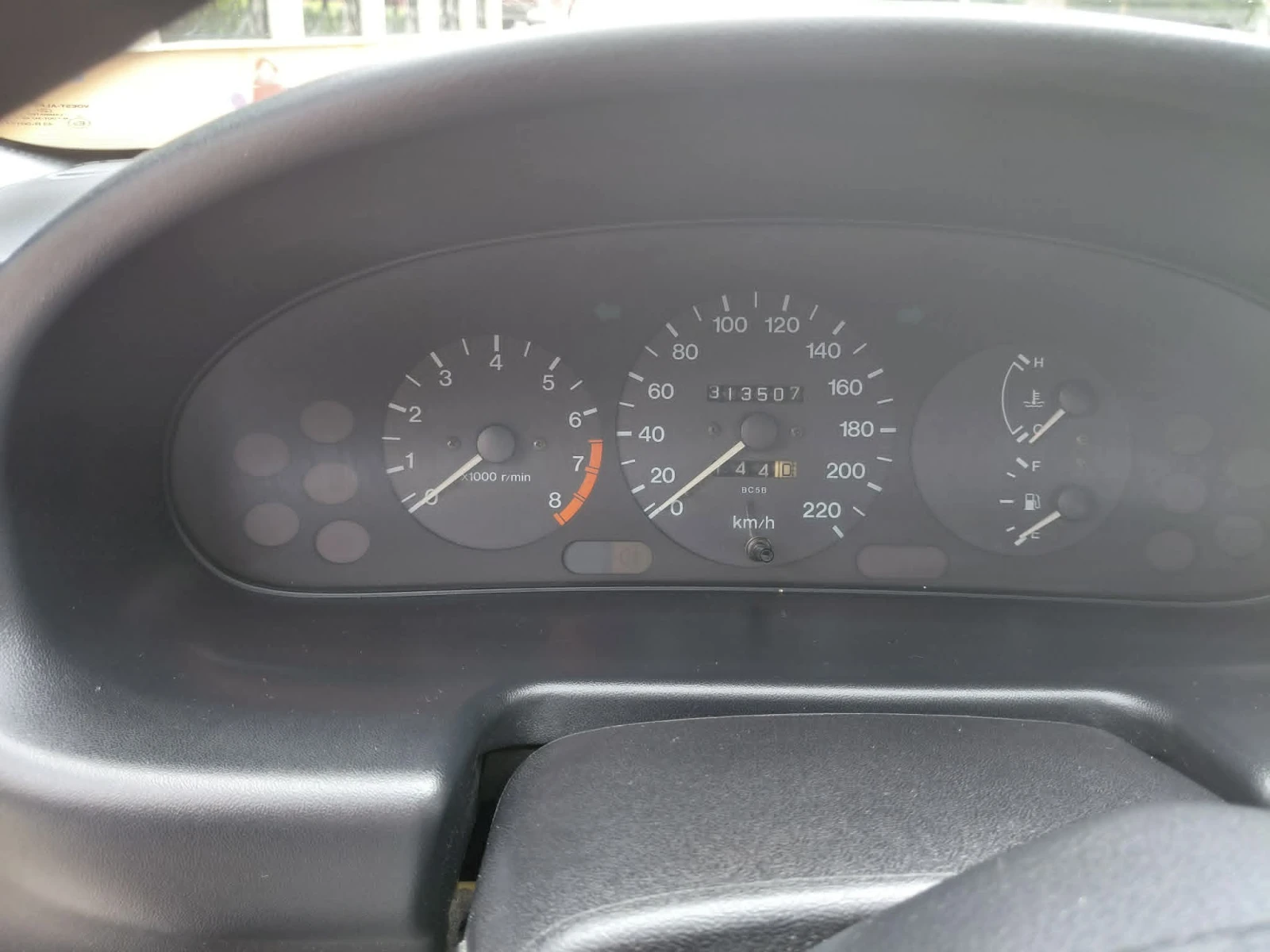 Mazda 323, снимка 6 - Автомобили и джипове - 55303891