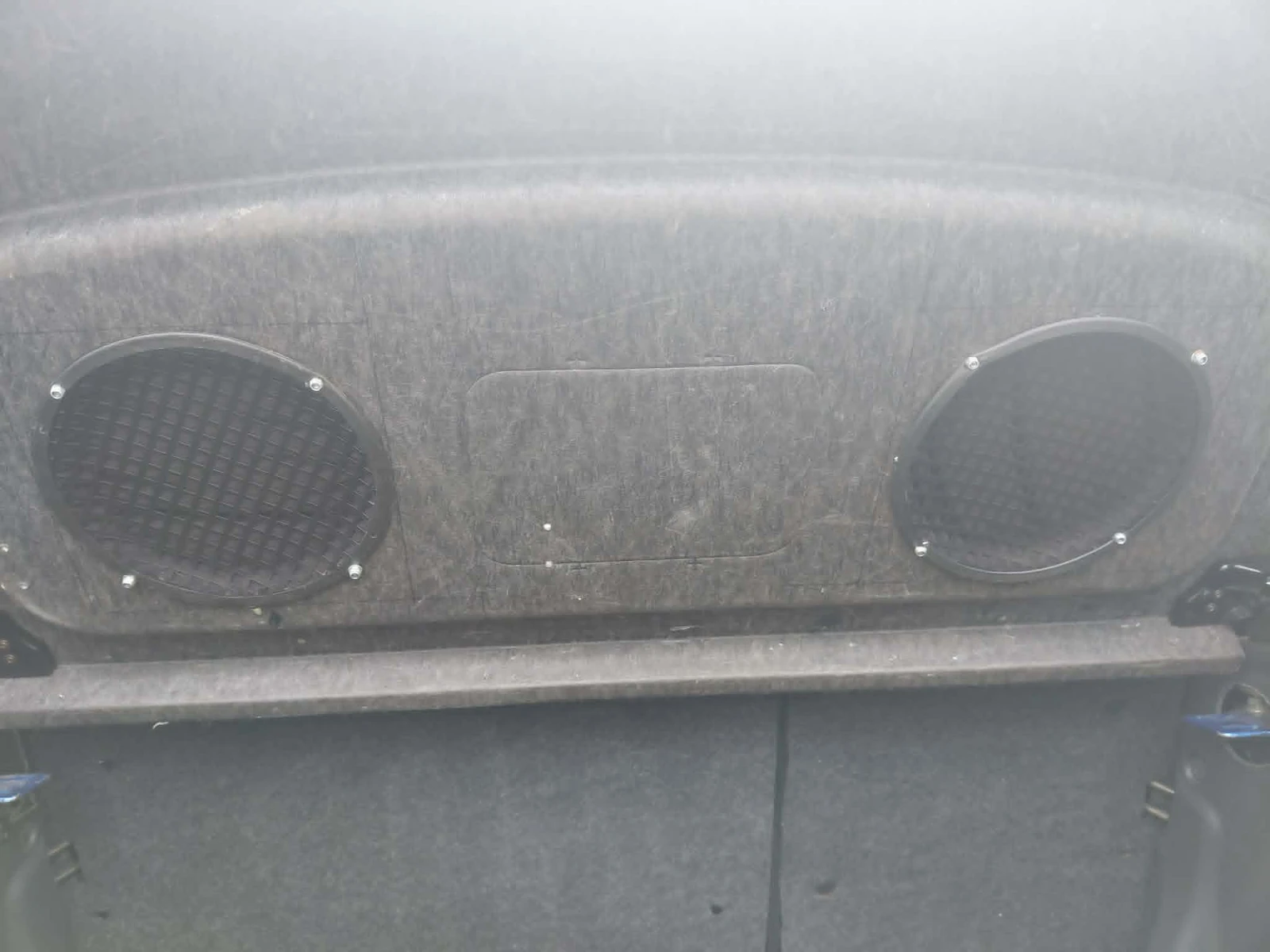 Mazda 323, снимка 11 - Автомобили и джипове - 55303891