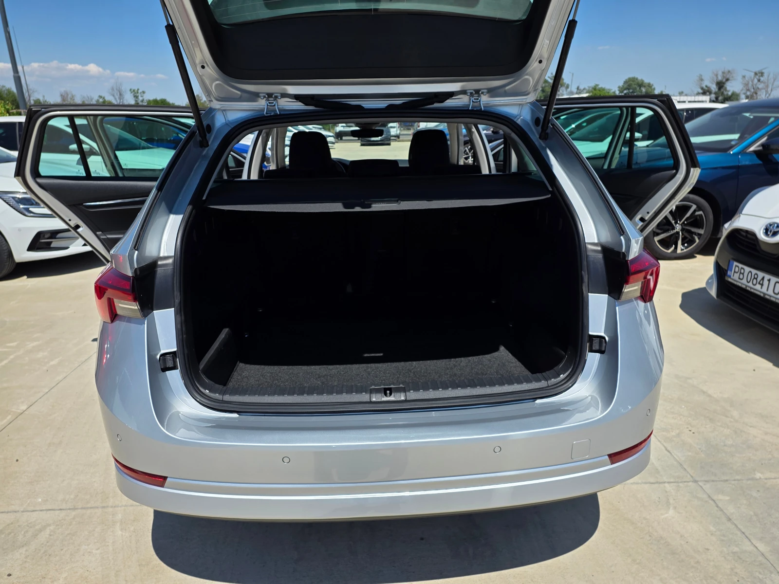 Skoda Octavia С Гаранция 2.0TDI-А/Т, снимка 11 - Автомобили и джипове - 55528151