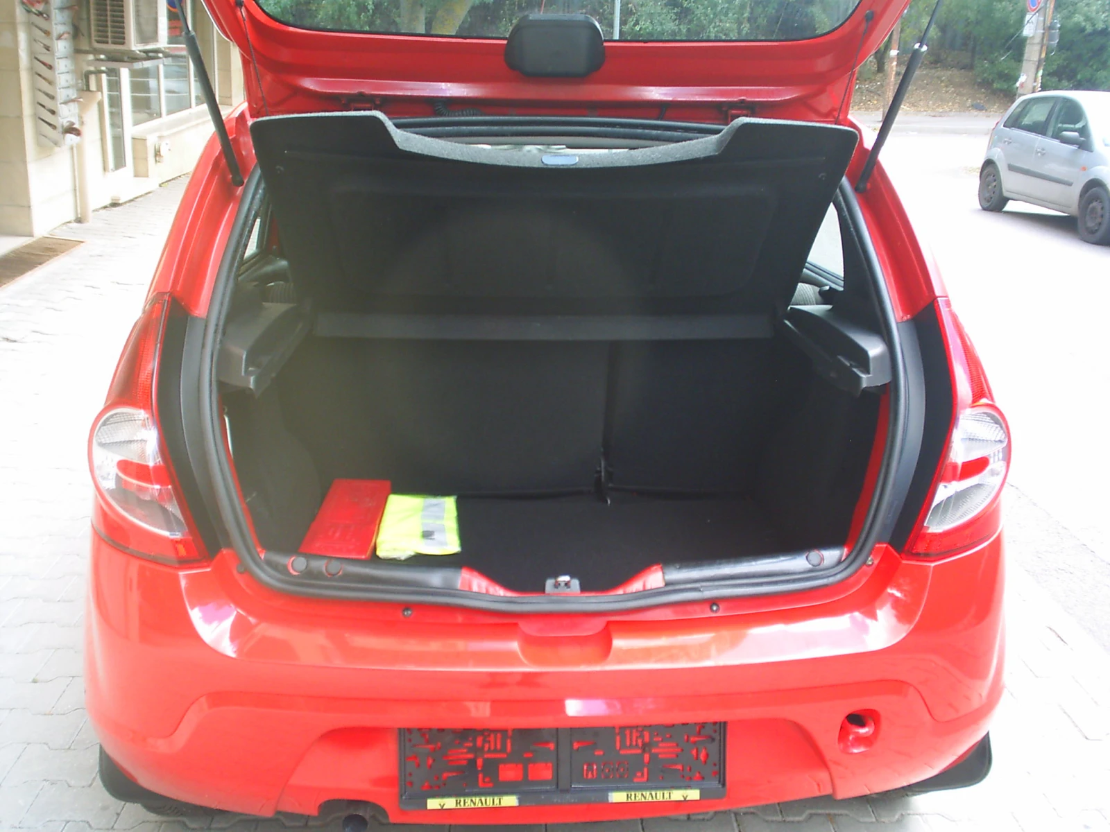Dacia Sandero 1.2 16V 75k.c., снимка 14 - Автомобили и джипове - 56182356