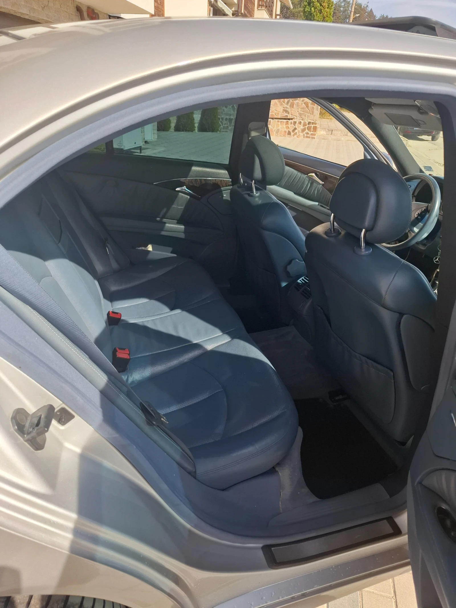 Mercedes-Benz E 220, снимка 9 - Автомобили и джипове - 56403718