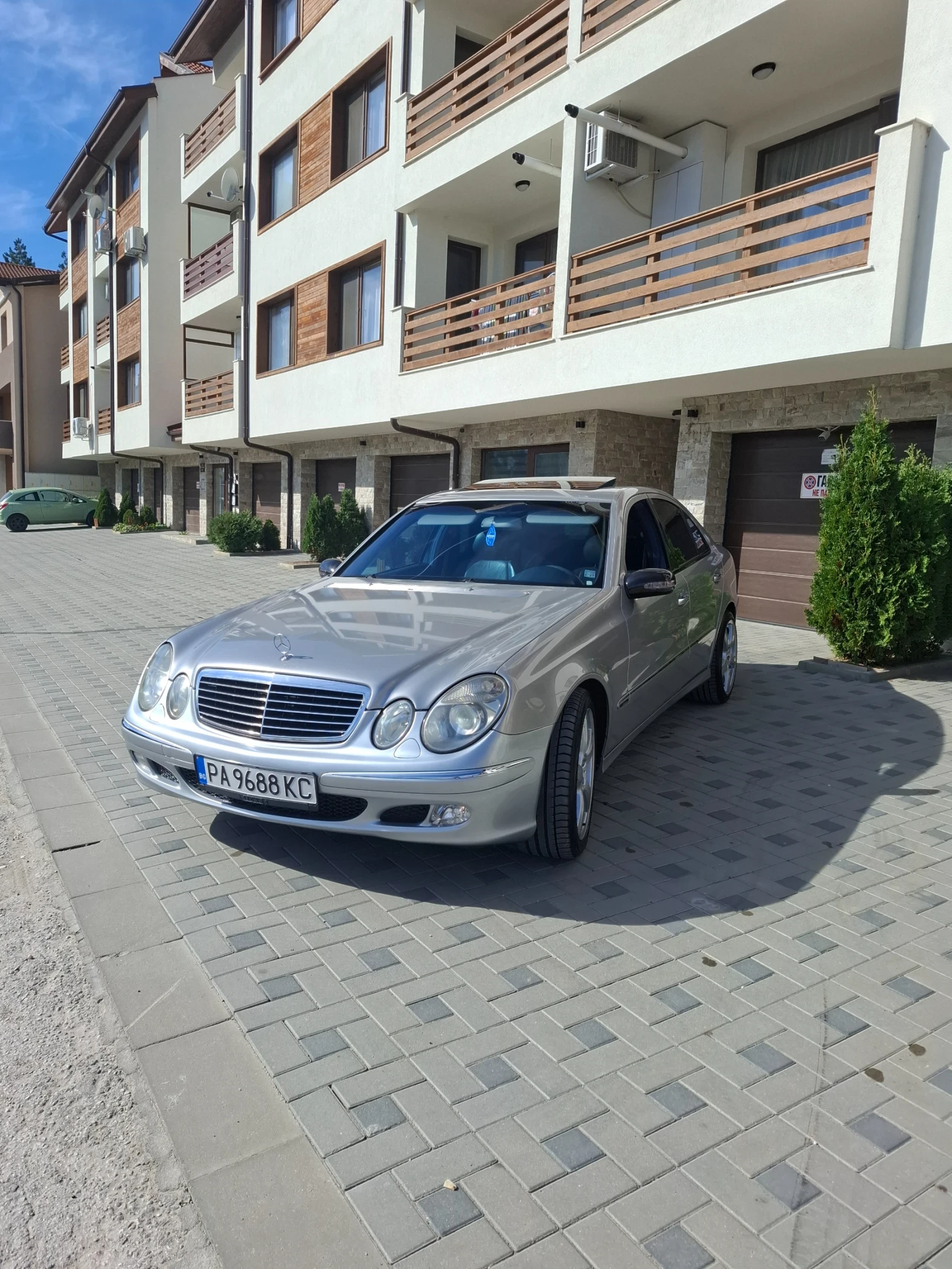 Mercedes-Benz E 220, снимка 4 - Автомобили и джипове - 56403718