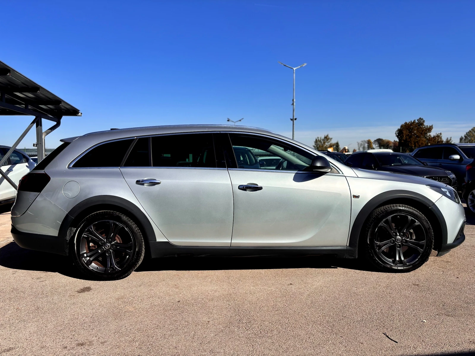 Opel Insignia Sports Tourer, снимка 4 - Автомобили и джипове - 56597464