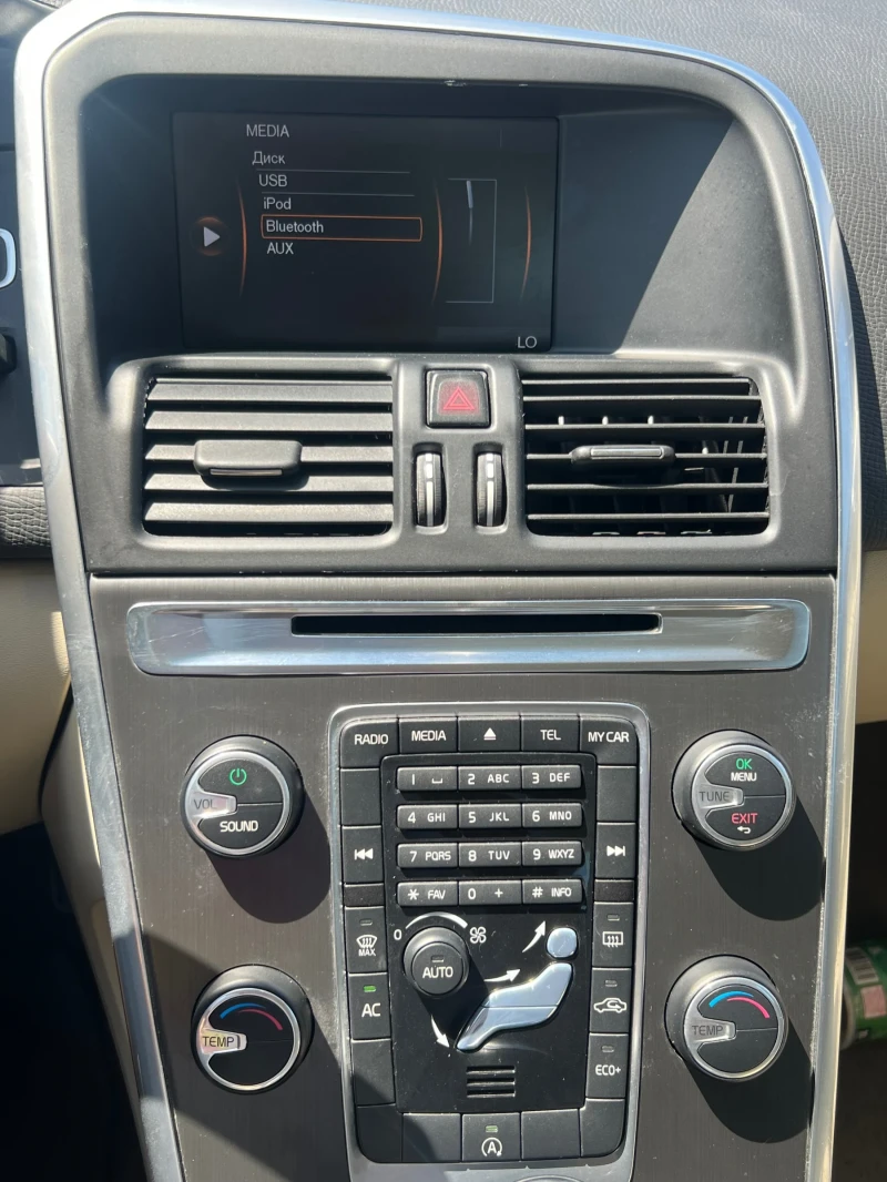 Volvo XC60 T5, снимка 9 - Автомобили и джипове - 52417143