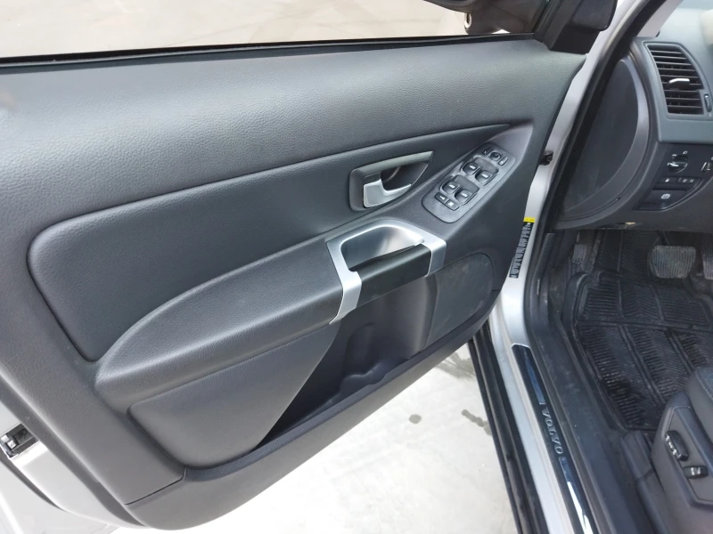 Volvo Xc90 3.2 AWD 7места, снимка 14 - Автомобили и джипове - 53083683