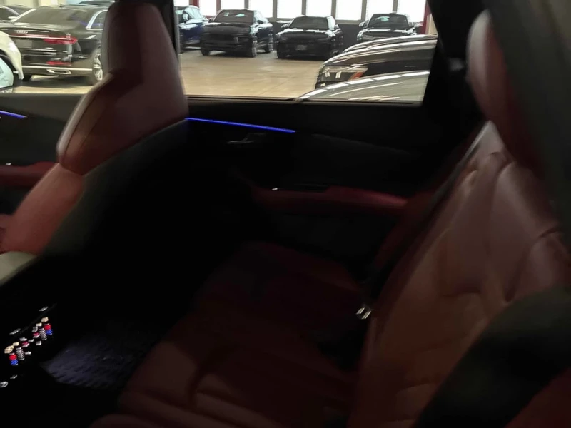 Audi SQ7 4.0 TFSI quattro  CARFAX, снимка 12 - Автомобили и джипове - 53302353