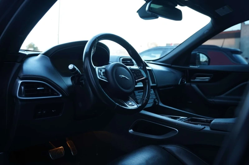 Jaguar F-PACE * Prestige * CARFAX * ЦЕНА ДО БГ, снимка 9 - Автомобили и джипове - 53343341