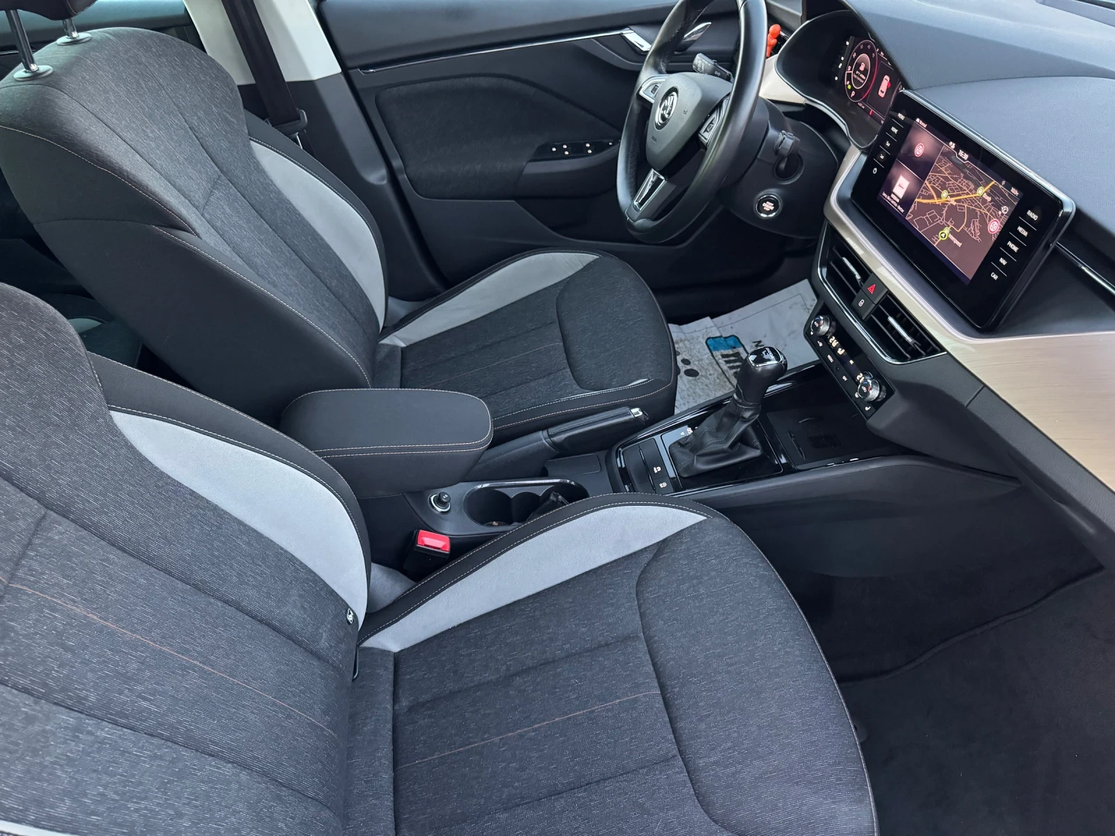 Skoda Kamiq KEYLESS/ ДИГИТАЛНО ТАБЛО / АВТОМАТИК, снимка 16 - Автомобили и джипове - 52217697