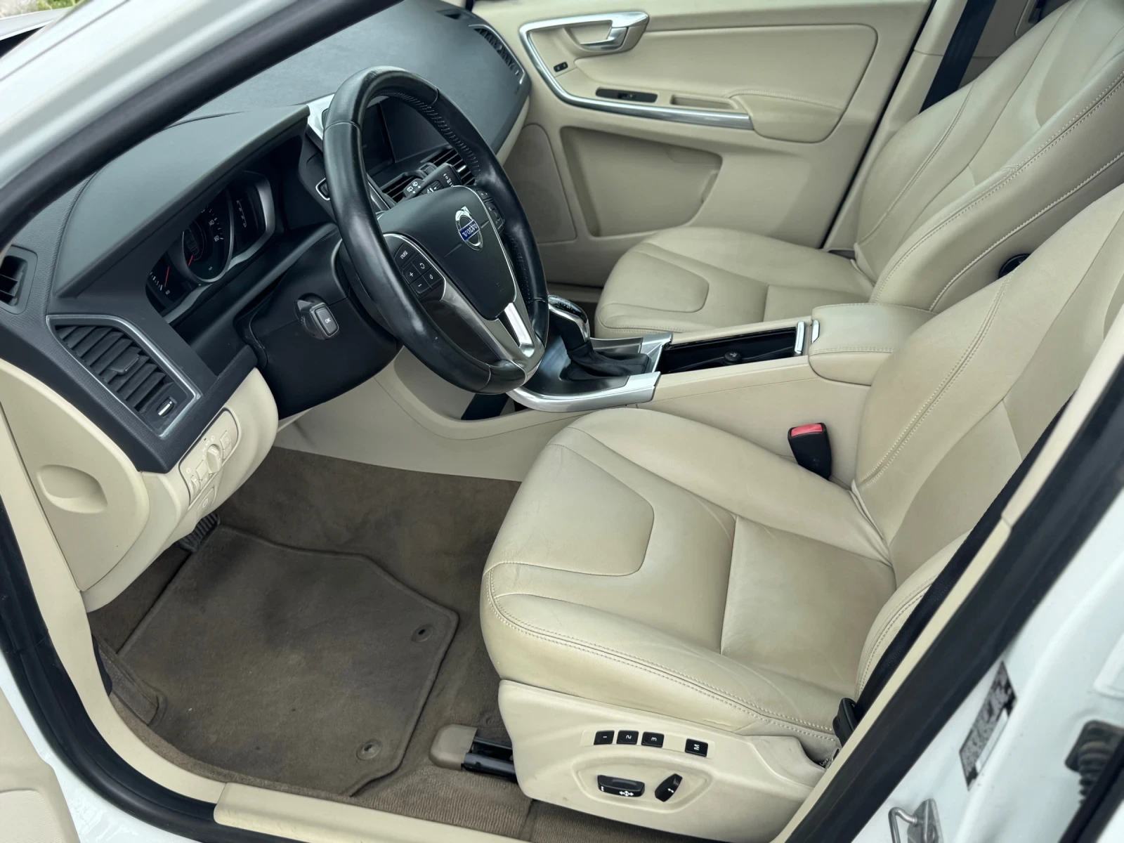 Volvo XC60 T5, снимка 8 - Автомобили и джипове - 52417143