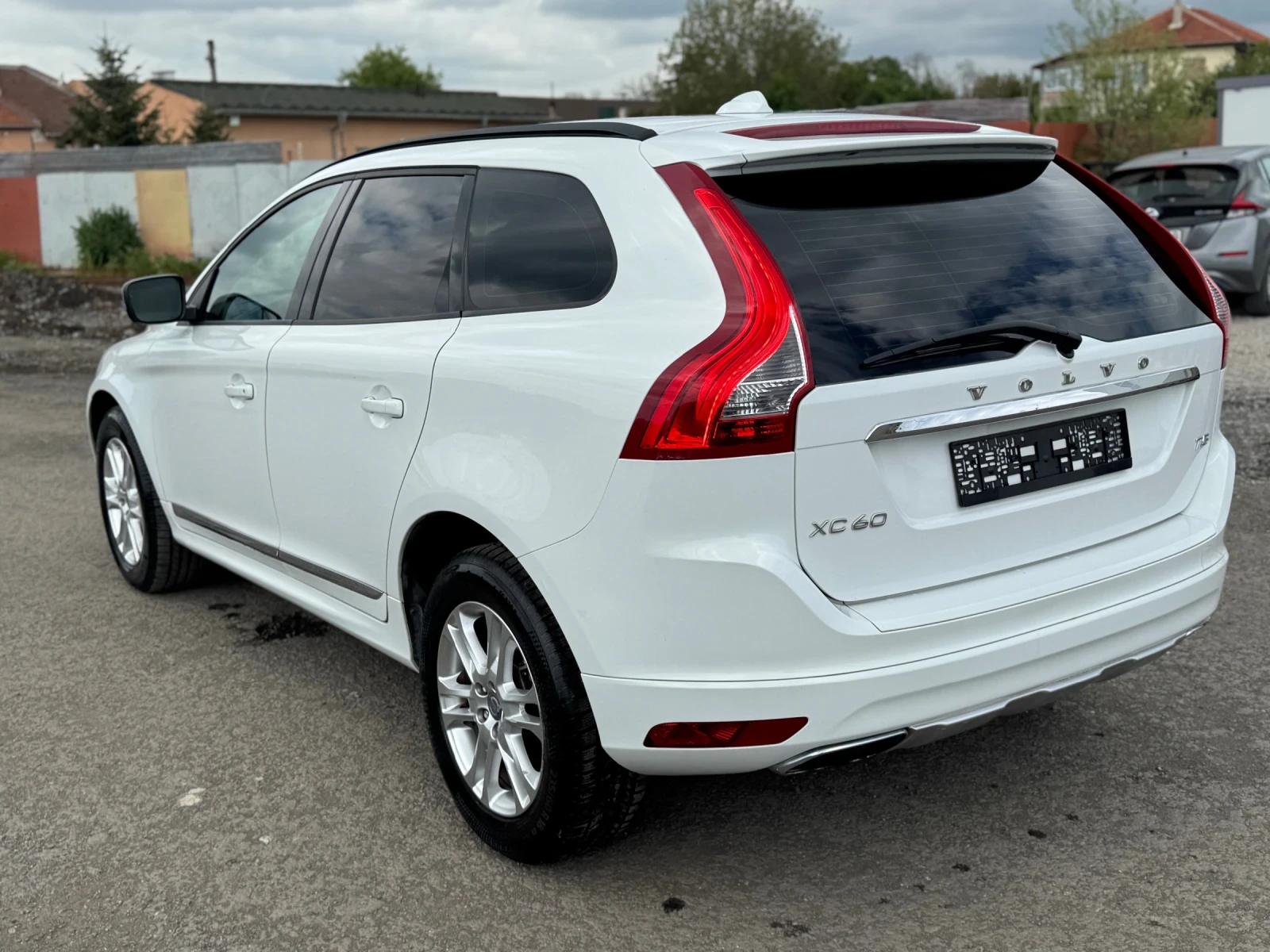 Volvo XC60 T5, снимка 4 - Автомобили и джипове - 52417143