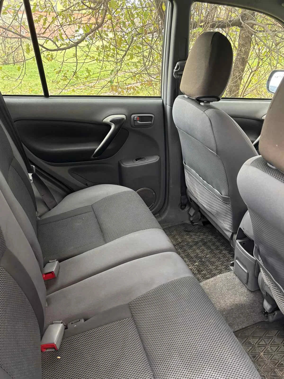 Toyota Rav4 2.0 D-4D 116 к.с. - изображение 9