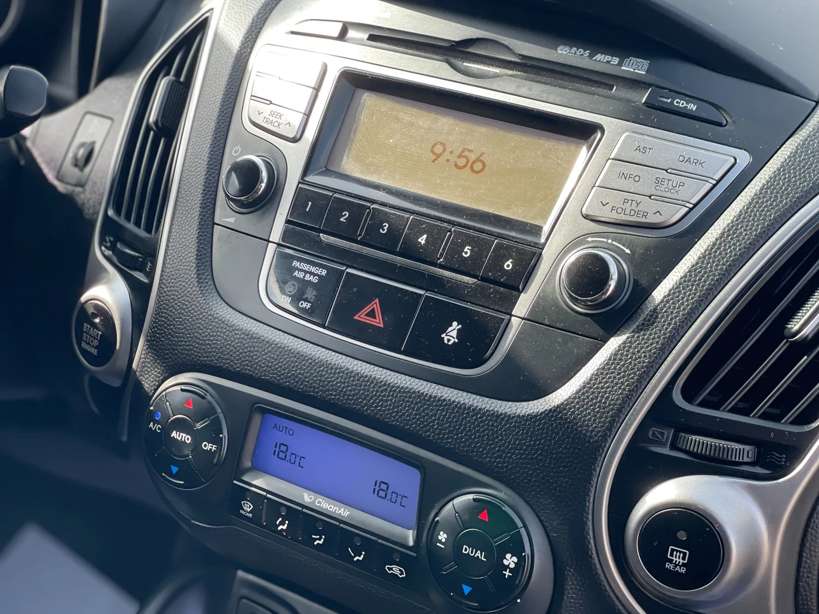 Hyundai IX35 2.0CRDi 4x4, снимка 13 - Автомобили и джипове - 53230227