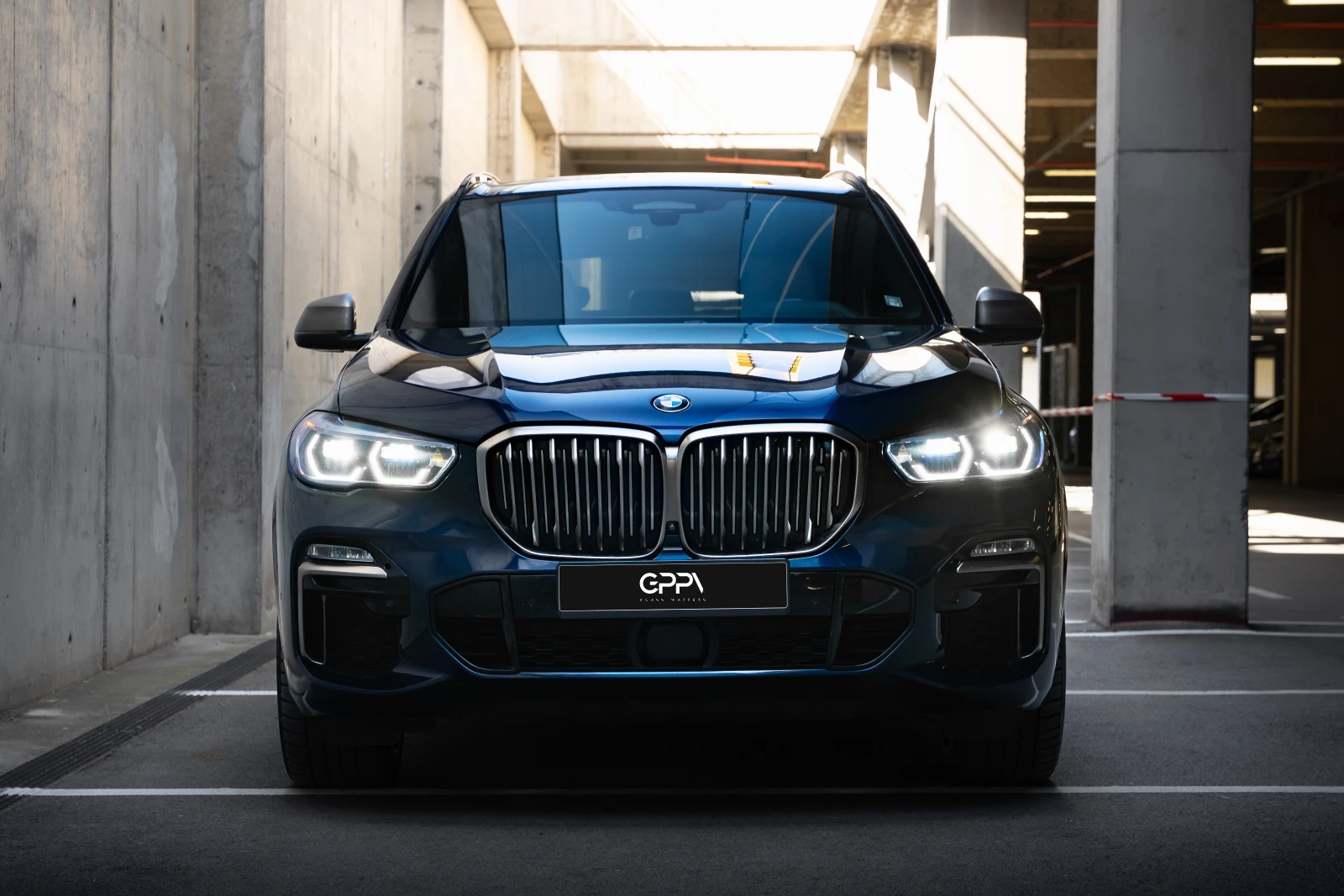 BMW X5 M50i FULL B&W