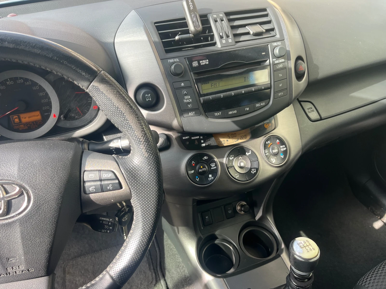 Toyota Rav4 2.0 Benzin 4x4 TOP !!!, снимка 9 - Автомобили и джипове - 54003701