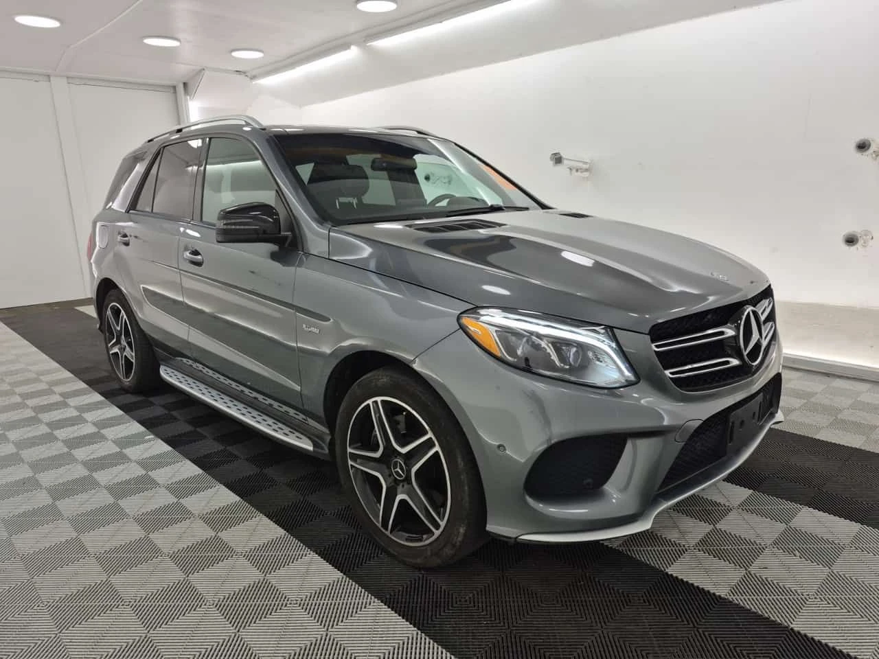 Mercedes-Benz GLE 43 AMG * CARFAX * HARMAN/KARDON * PANO * KEYLESS, снимка 2 - Автомобили и джипове - 54231595