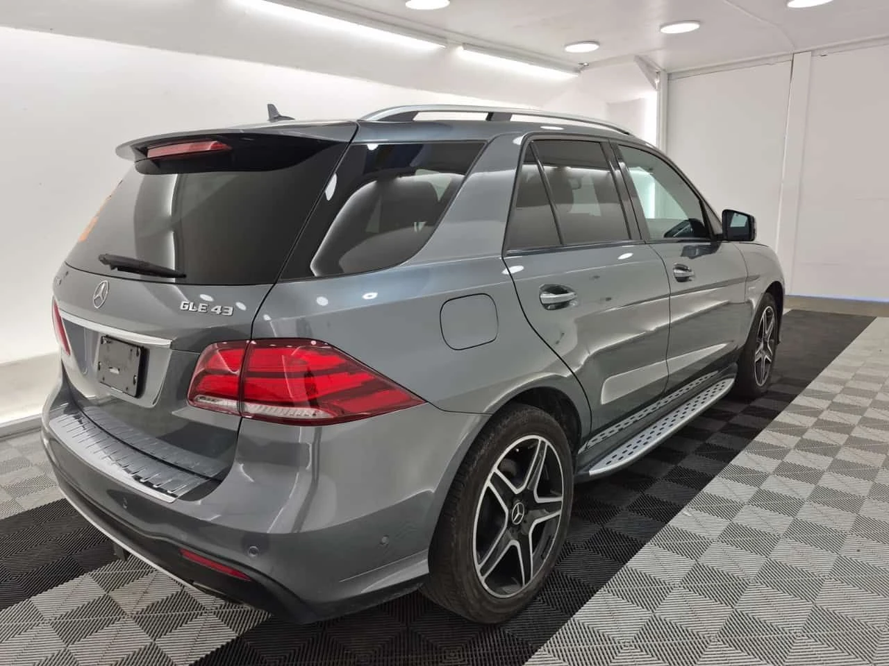 Mercedes-Benz GLE 43 AMG * CARFAX * HARMAN/KARDON * PANO * KEYLESS, снимка 3 - Автомобили и джипове - 54231595
