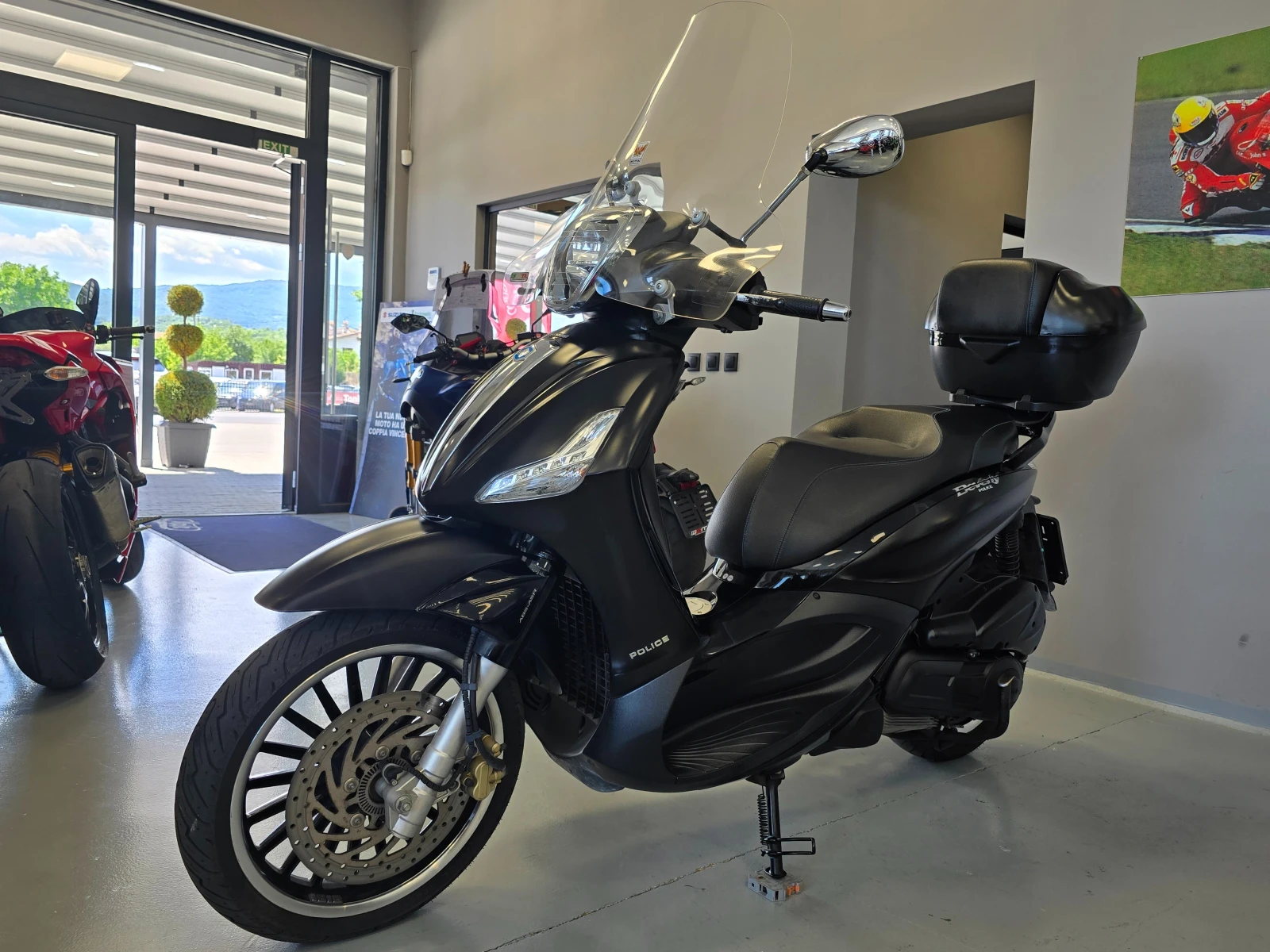 Piaggio Beverly 300ie, Police, ABS-ASR, 2020г., снимка 6 - Мотоциклети и мототехника - 54884035