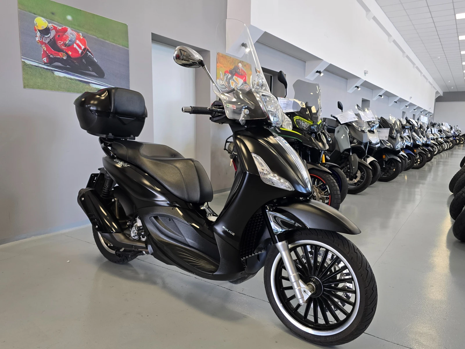 Piaggio Beverly 300ie, Police, ABS-ASR, 2020г., снимка 2 - Мотоциклети и мототехника - 54884035