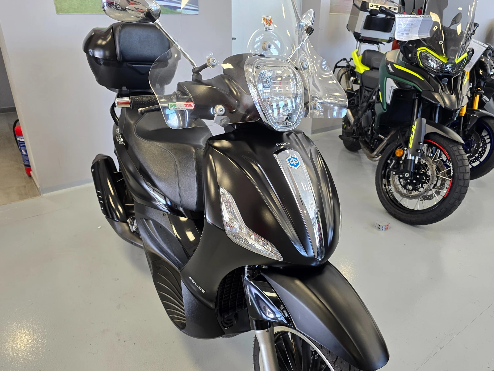 Piaggio Beverly 300ie, Police, ABS-ASR, 2020г., снимка 7 - Мотоциклети и мототехника - 54884035