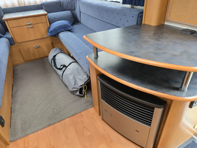 Каравана HYMER / ERIBA 470, снимка 9 - Каравани и кемпери - 52093016