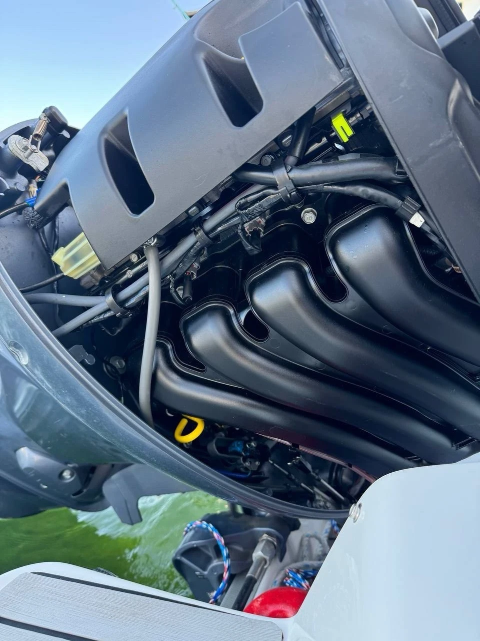    Falcor | Mobile.bg   12