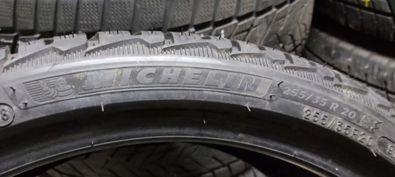 Гуми Зимни 255/35R20, снимка 4 - Гуми и джанти - 30949474