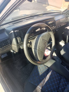VW Golf 1.6, снимка 2 - Автомобили и джипове - 45826616