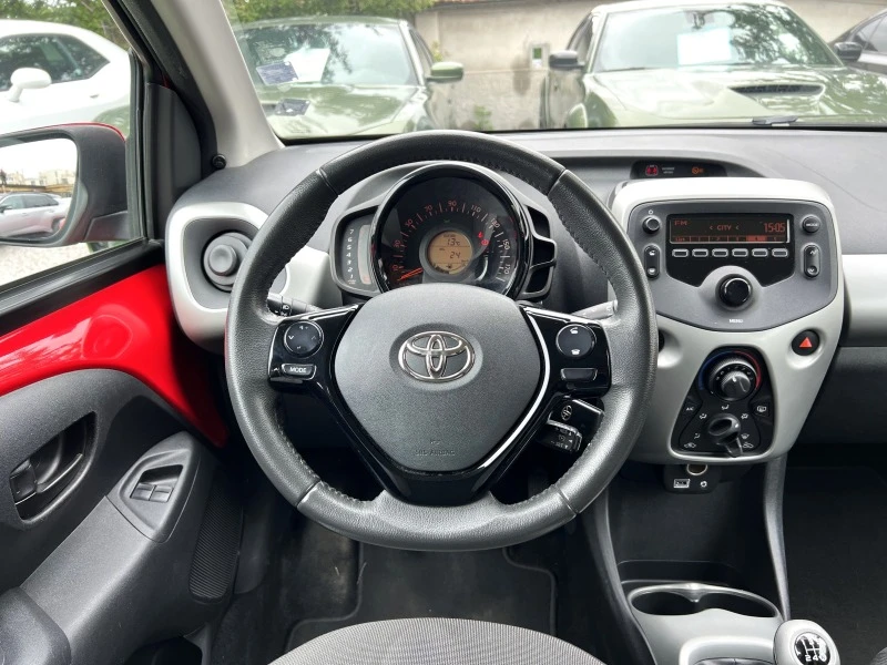 Toyota Aygo 1.0 , снимка 15 - Автомобили и джипове - 46009343