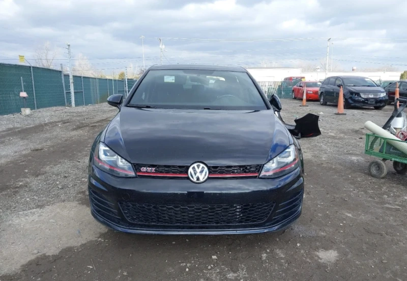 VW Golf GTI, снимка 4 - Автомобили и джипове - 48367611