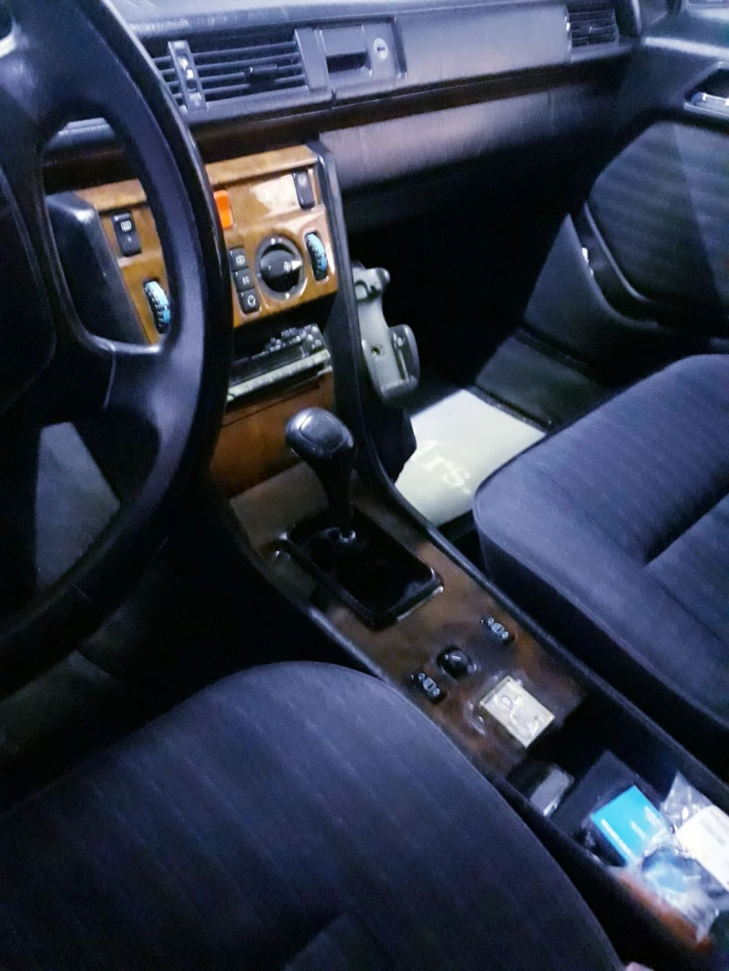 Mercedes-Benz E 200 Е200, снимка 10 - Автомобили и джипове - 50729163