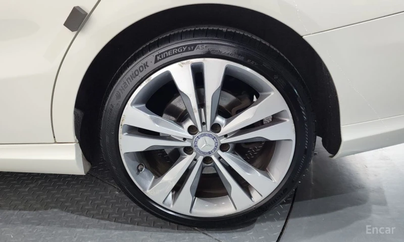 Mercedes-Benz CLA 200, снимка 5 - Автомобили и джипове - 52962199