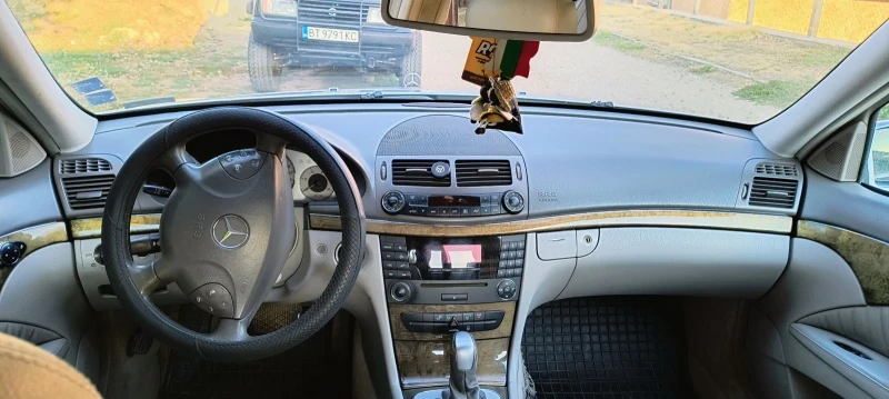 Mercedes-Benz E 320 V6 - 7G tronic, снимка 7 - Автомобили и джипове - 53406502