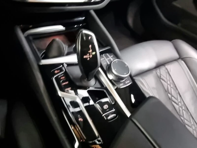 BMW 530 2.0 Automatic, снимка 11 - Автомобили и джипове - 55475600