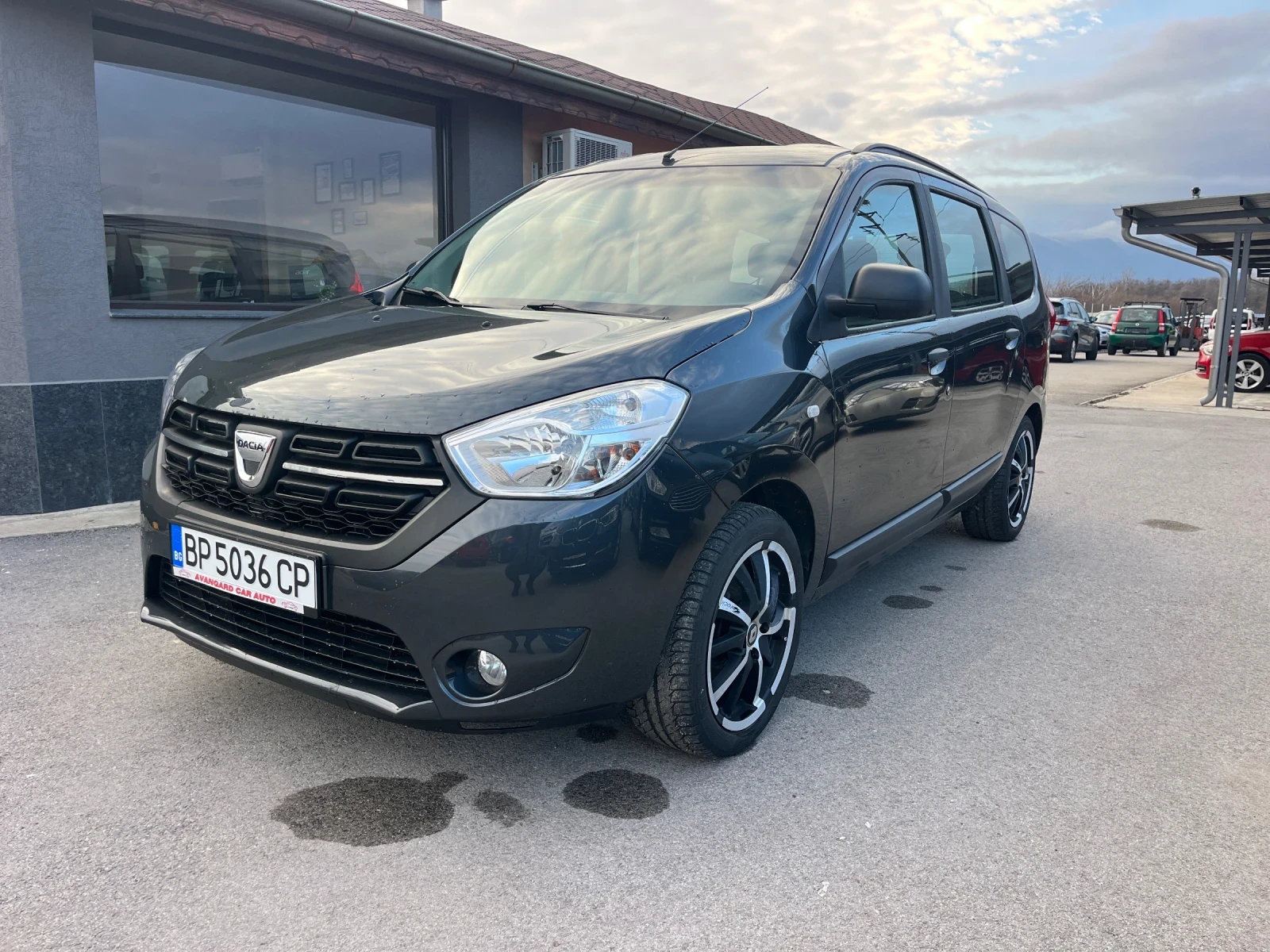 Dacia Lodgy 1.6i Euro 6B, снимка 1