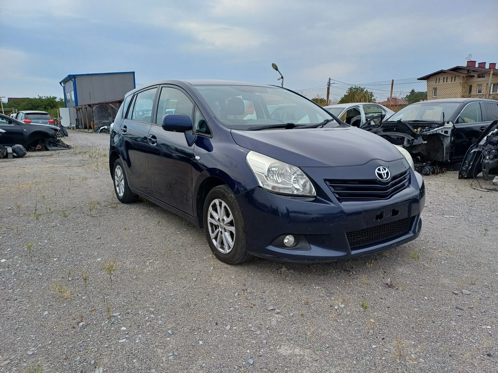 Toyota Verso 2.0d4d-126кс-на части - изображение 2