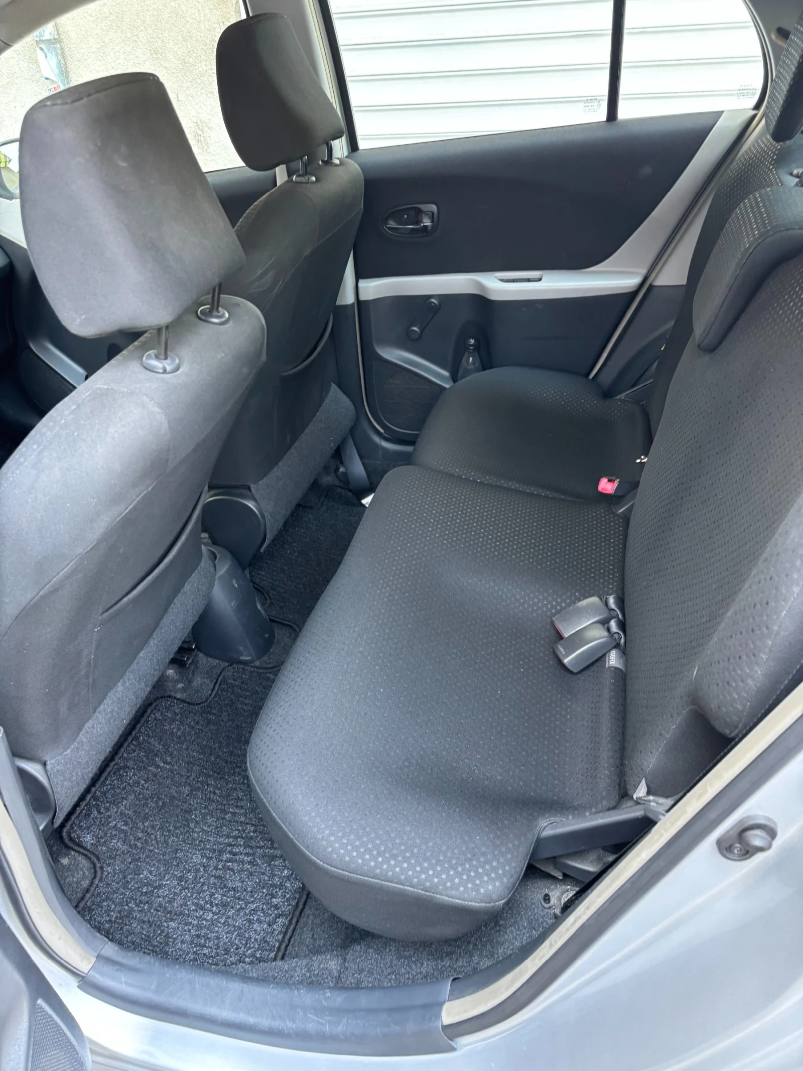 Toyota Yaris Автомат - изображение 4