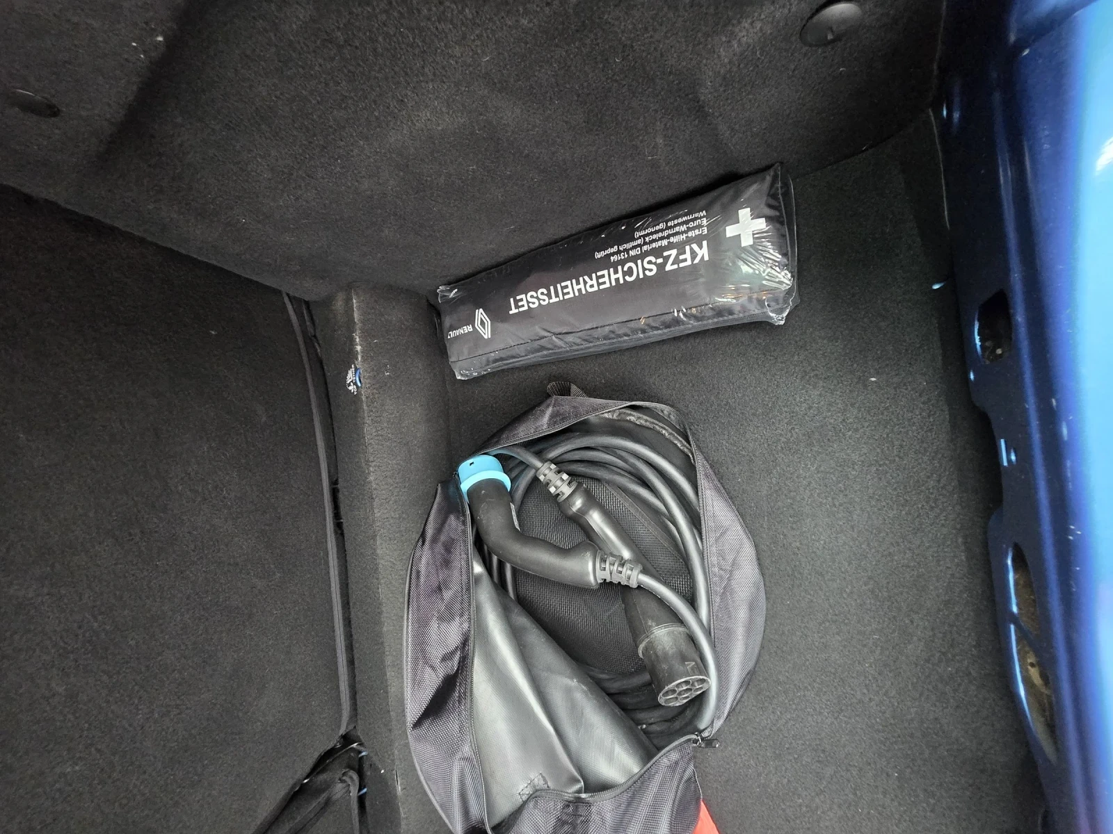 Renault Zoe ZE 41 kWH 27 000 км - изображение 8