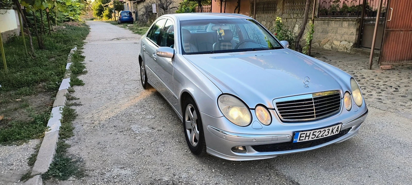 Mercedes-Benz E 320 V6 - 7G tronic - изображение 2