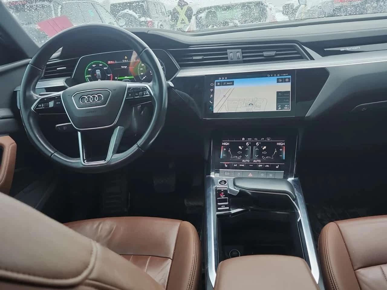 Audi E-Tron * PROGRESSIV * 2 КЛЮЧА * ПОДГРЕВИ * PANO, снимка 10 - Автомобили и джипове - 53729221