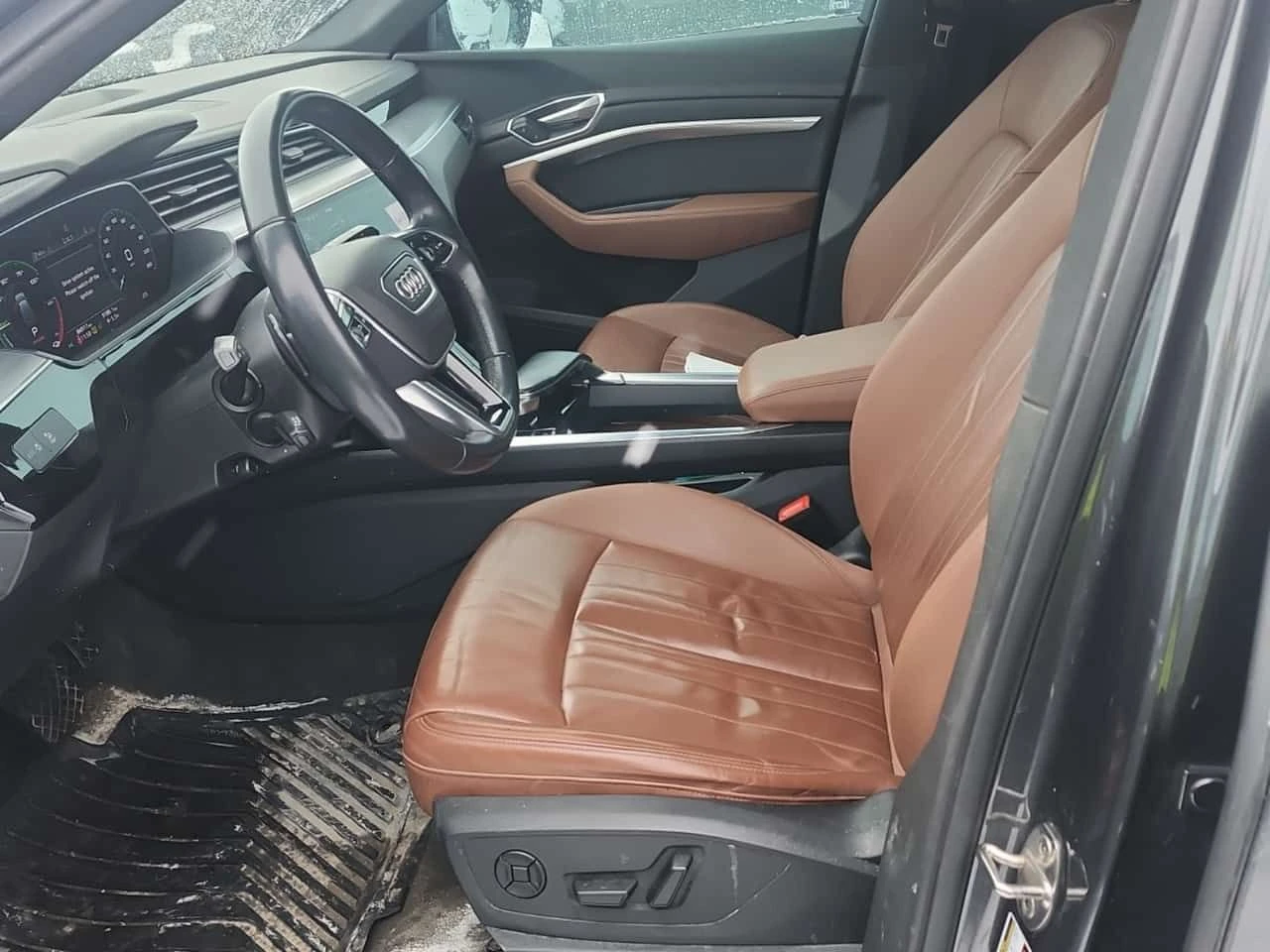 Audi E-Tron * PROGRESSIV * 2 КЛЮЧА * ПОДГРЕВИ * PANO, снимка 5 - Автомобили и джипове - 53729221