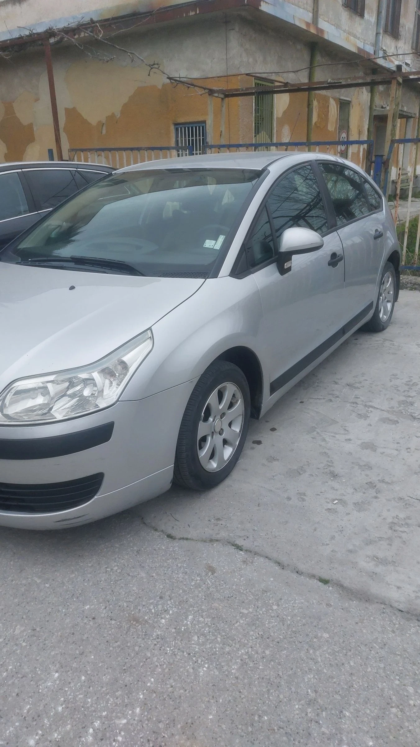 Citroen C4 1.4i, снимка 3 - Автомобили и джипове - 54251075