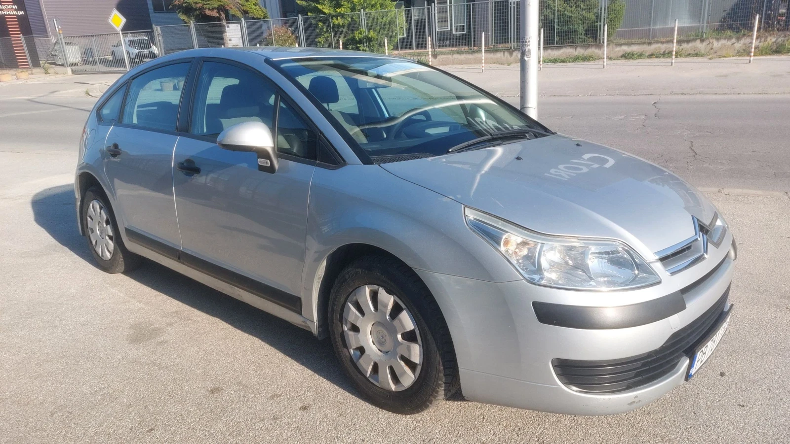 Citroen C4 1.4i, снимка 3 - Автомобили и джипове - 54251075