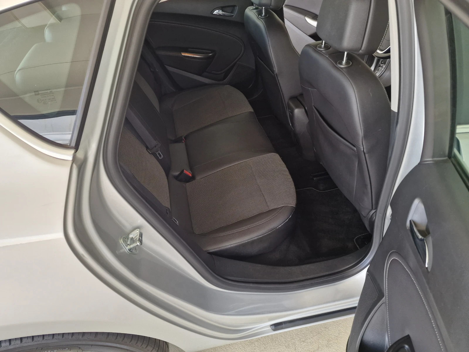 Opel Astra 1.7 110kc COSMO TOP, снимка 8 - Автомобили и джипове - 54959265