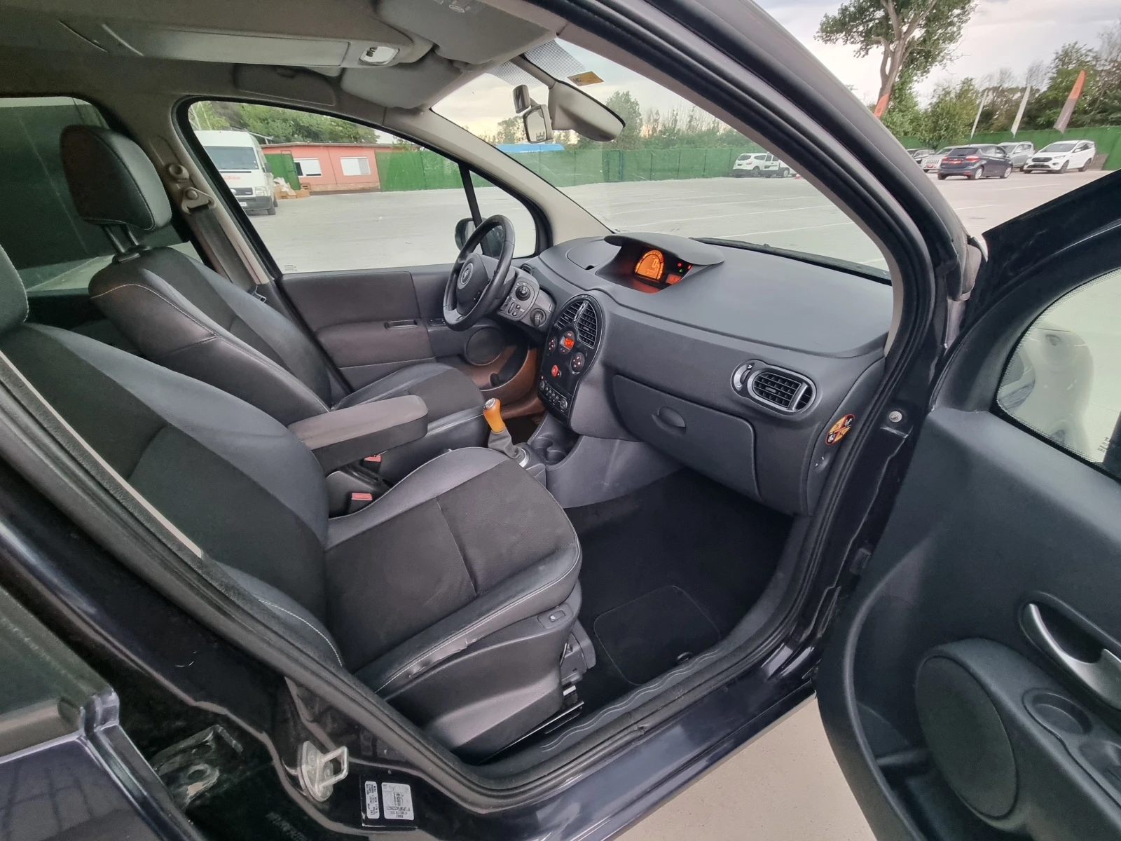 Renault Modus 1.2 16v 75 к.с. ПАРКТРОНИК * КЛИМАТРОНИК* ТЕМПОМАТ, снимка 16 - Автомобили и джипове - 55222787