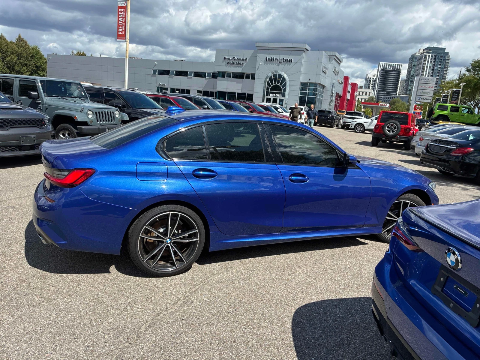 BMW 330 i xDrive | CARFAX | АВТОКРЕДИТ БЕЗ ПЪРВОНАЧАЛНА , снимка 4 - Автомобили и джипове - 55872197