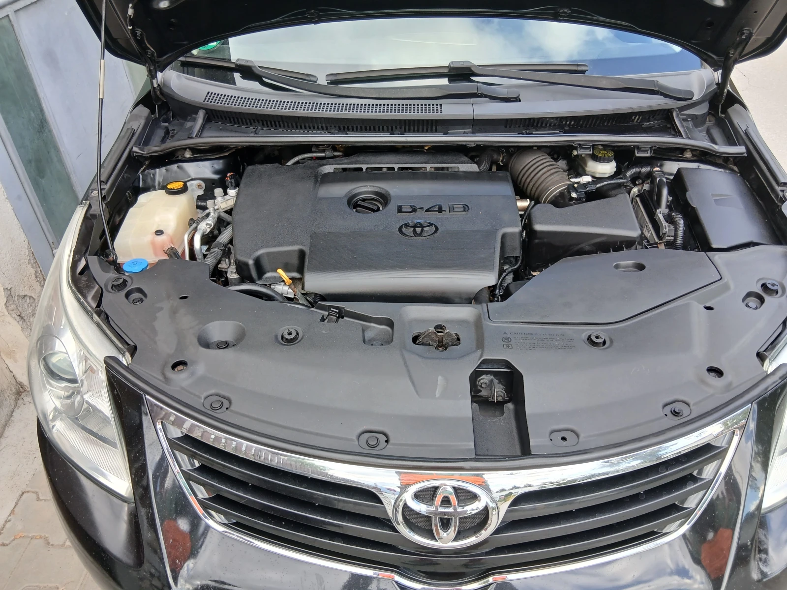 Toyota Avensis 2.2 D4D, снимка 12 - Автомобили и джипове - 56200881